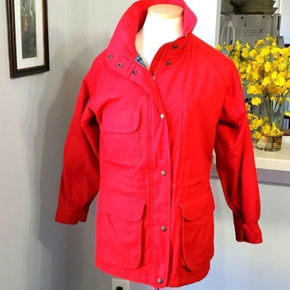 EDDIE BOUER RED JACKET, plaid lining. LOTS‎ OS POCKETS, SIze Small Petite.